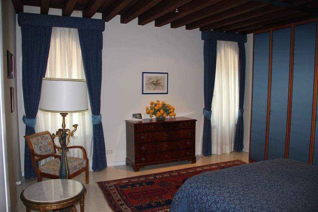 Sarai Apartments Venice Room photo