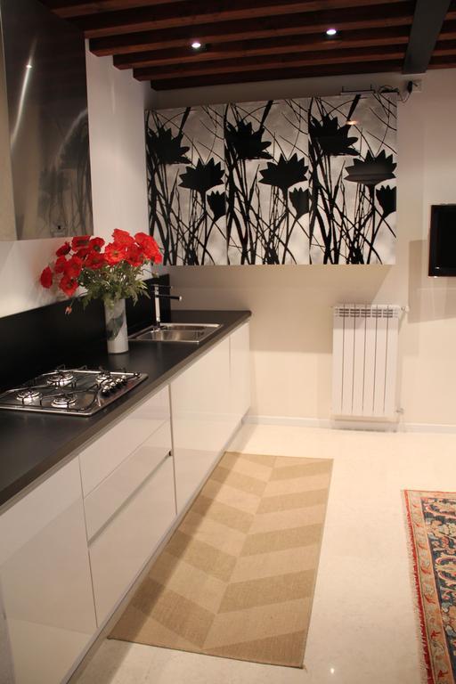 Sarai Apartments Venice Room photo